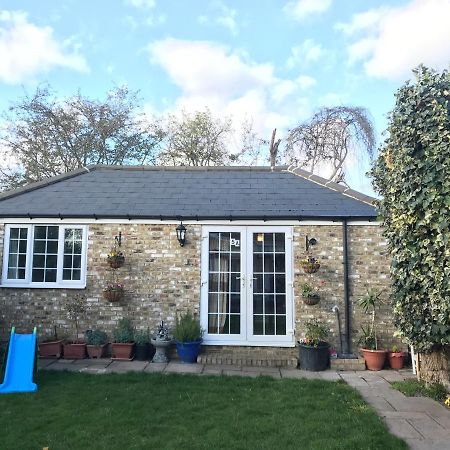 Cosy Cottage Annex In Fairlop Ilford Exterior photo